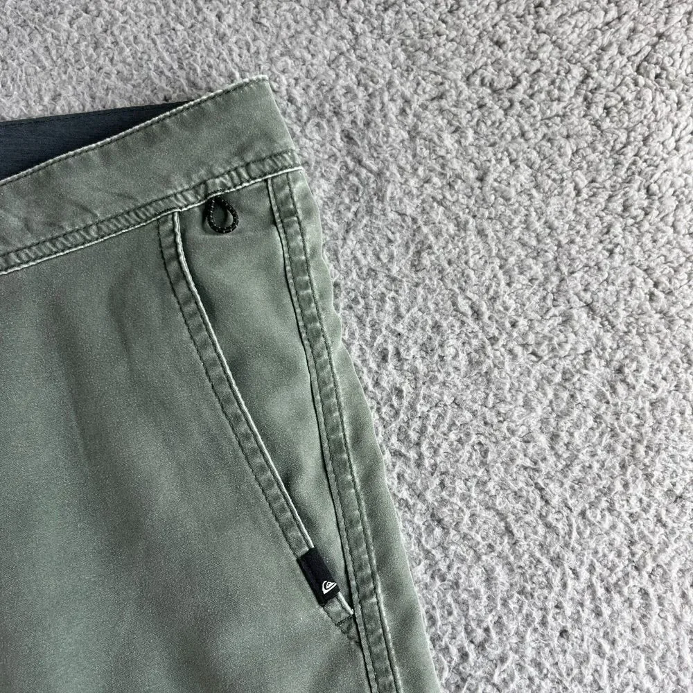 Quiksilver Board Shorts Mens 40 Green Cargo Amphibian Water Repellent Dry Flight
